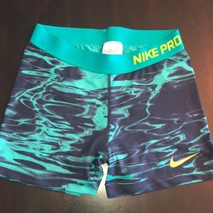 $7 Nike Spandex